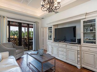 555 5th Ave S #203, Naples, FL 34102