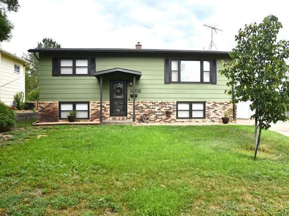 1202 N Grand Ave, Pierre, SD 57501