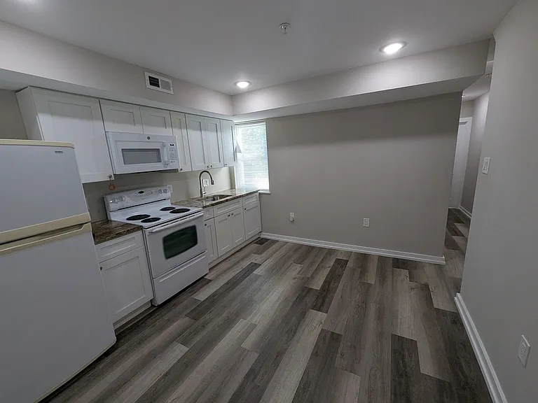 4946 W Thompson St — Photo 7