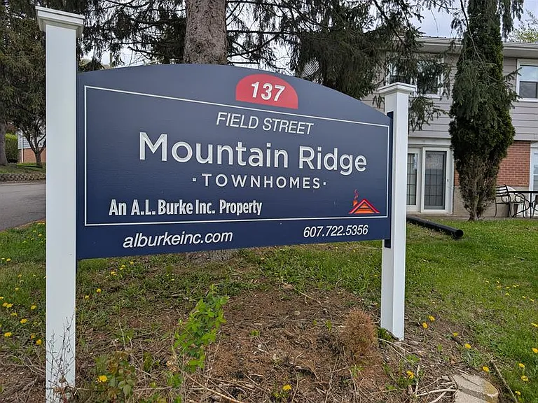 Mountain Ridge Townhouses — Photo 27