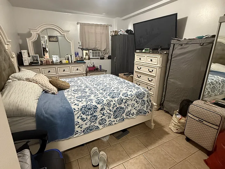 568 Hart St #1 — Photo 6