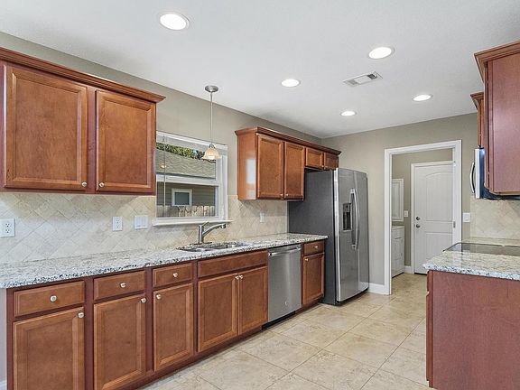 3rd image of 407 E Field Ave