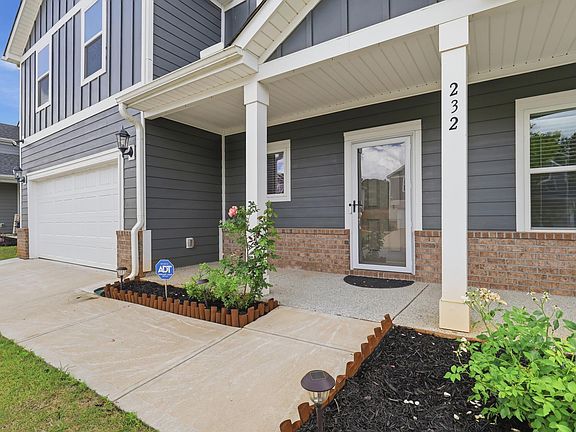3rd image of 232 Roderick Ln