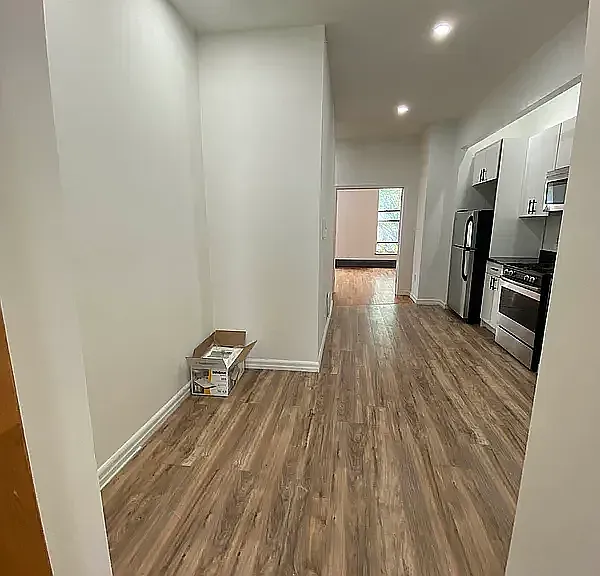 553 Manhattan Ave #3 — Photo 2