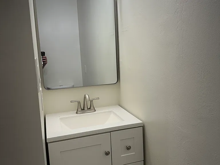 1815 E Minnezona Ave — Photo 15