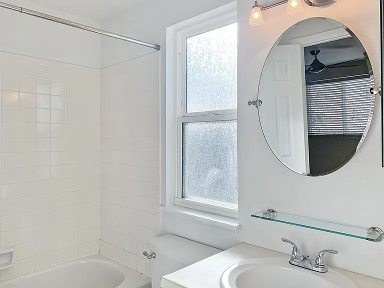 251 W Sycamore Ln — Photo 8