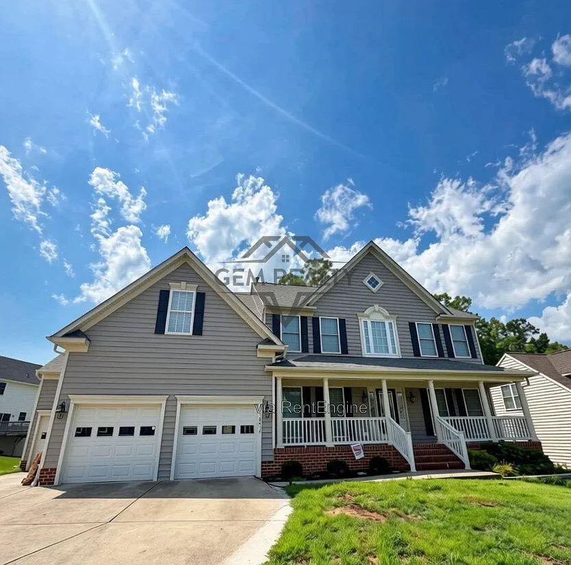 5 bed, 4.5 bath, 3745 sqft, $3,300 — Photo 2
