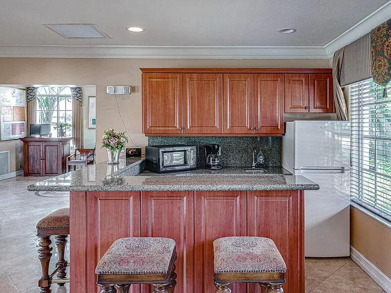 1068 N Benoist Farms Rd #312 — Photo 19