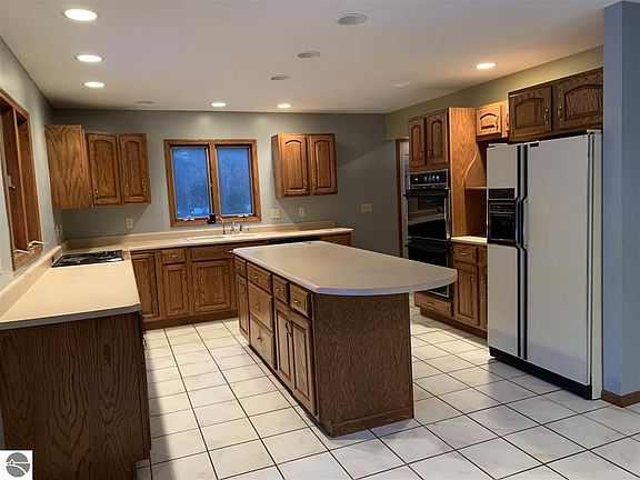 5th image of 111 Lakewood Dr