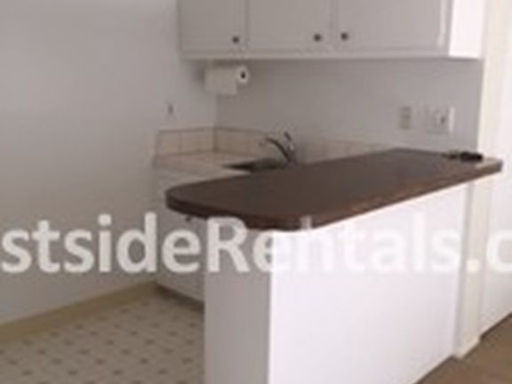 4th image of 752 Center Pl #B