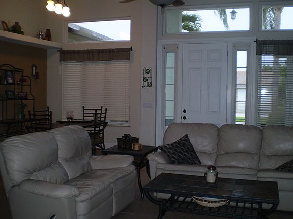 2nd image of 432 SE Seabreeze Ln