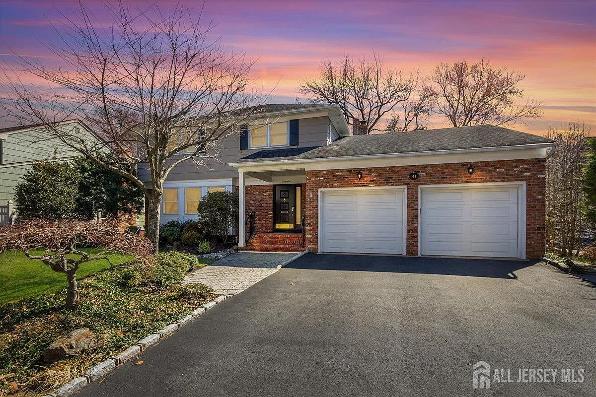 41 Stirling Ct photo 1
