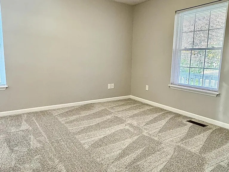 175 Williamsburg Ln — Photo 10