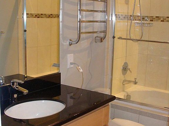 Bathroom with heated Towl Ra