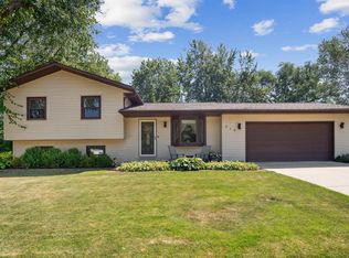 319 Farrington Rd, Waterloo, IA 50701