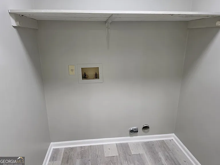 586 Ridge Ave SW — Photo 16