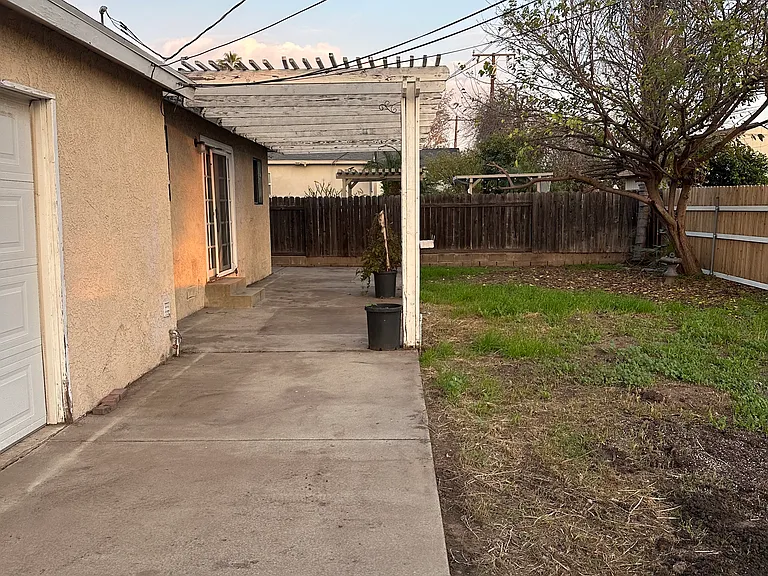 1210 Crown St — Photo 5