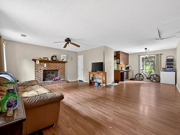 4th image of 217 Kemsing Rd