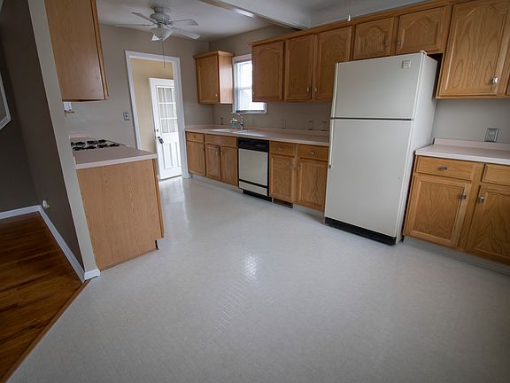 5th image of 408 E 330th St