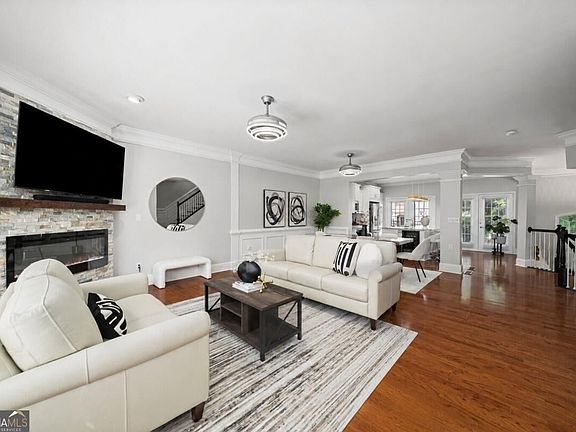 3rd image of 2872 Overlook Way #2872