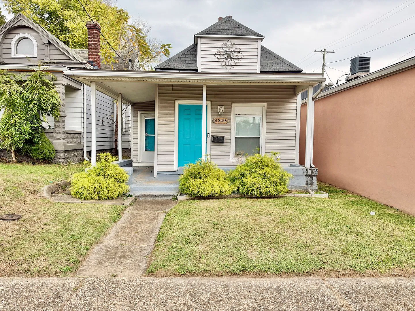 1349 S Preston St - 1 Bedroom Plus Bonus Room House in Shelby Park, Fenced Yard, Off-Street Parki... — Photo 1
