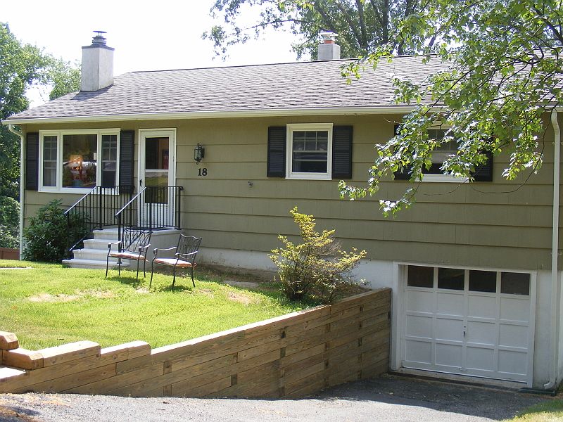 1st image of 18 Mountain Heights DR