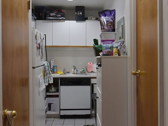 5th image of 321 E 52nd St Frnt A