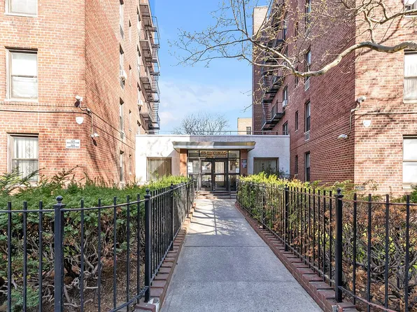 141-05 Pershing Cres APT 511, Queens, NY 11435