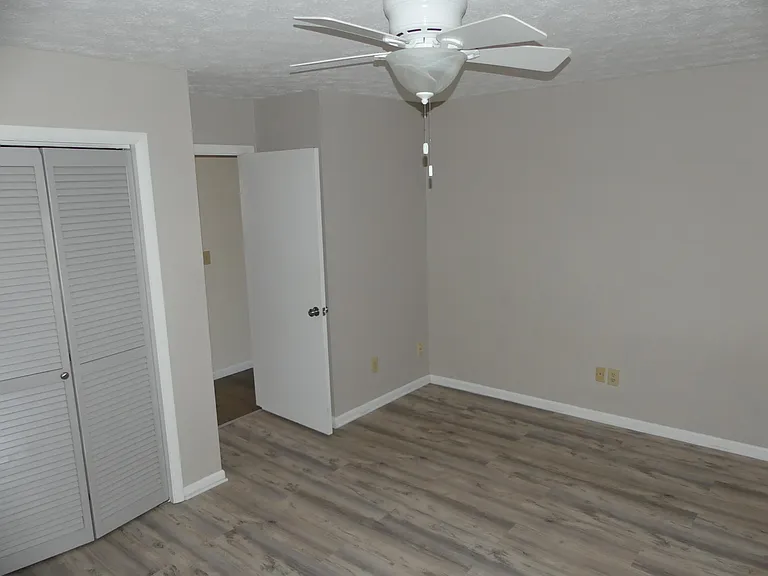 80 Princetlonia Dr #4 — Photo 8