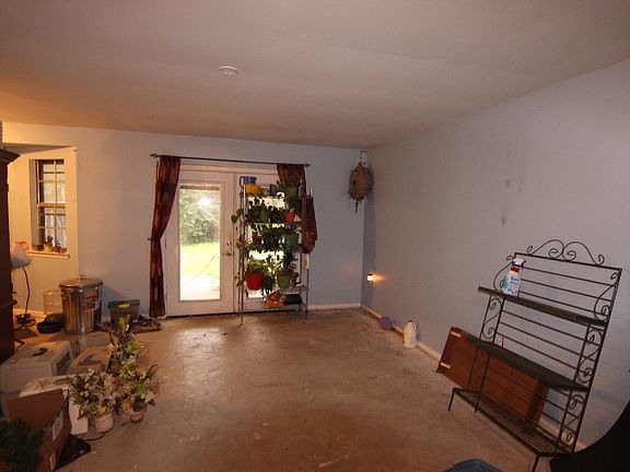 3rd image of 319 Saint Andrews Dr