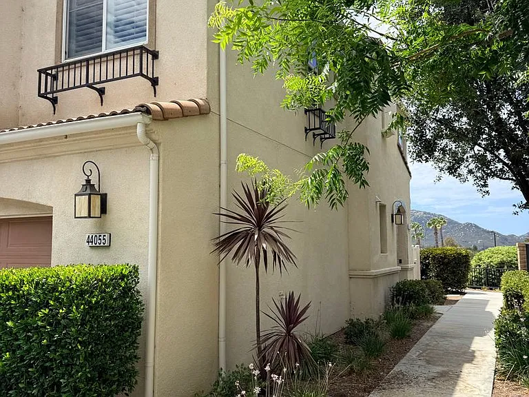 44055 Calle Luz — Photo 2