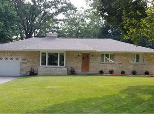 5265 S Allenwood Ln, Hales Corners, WI 53130