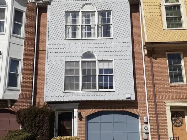 18 Victoria Sq, Frederick, MD 21702