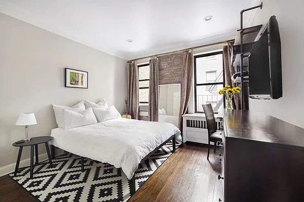 Sold by Warburg | media 20