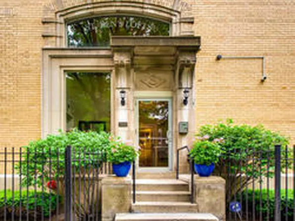 3900 N Claremont Ave Unit 201, Chicago, IL 60618