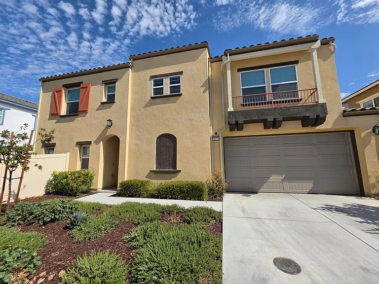 31975 Monet Pl — Photo 1