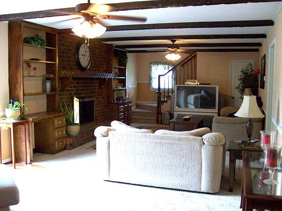 4th image of 302 Violeta Cir