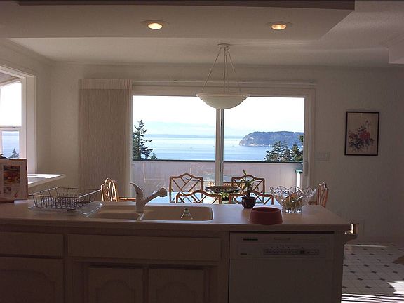 Another view of kitchen