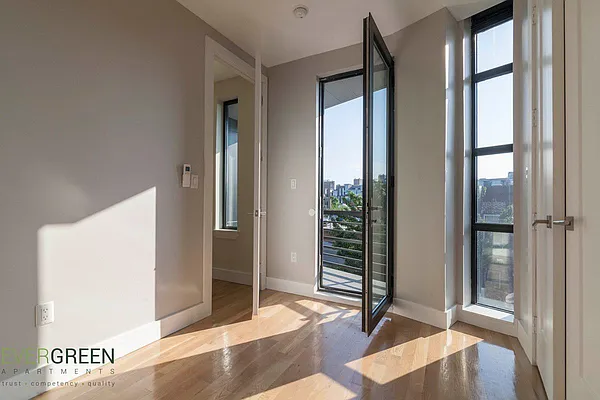 Rented by Evergreen Apartments BK | media 28