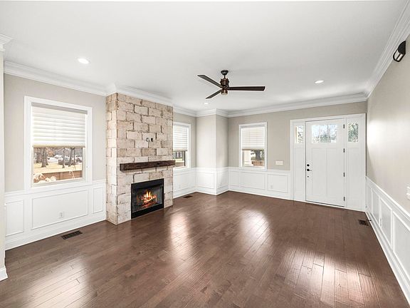 3rd image of 1400 Woodmont Blvd