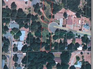 343 Wells Dr, Cave Junction, OR 97523