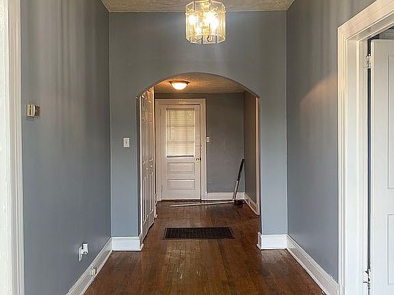 5th image of 2117 N Main St