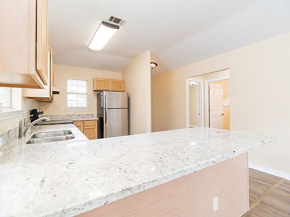 4th image of 4042 Glenway Dr