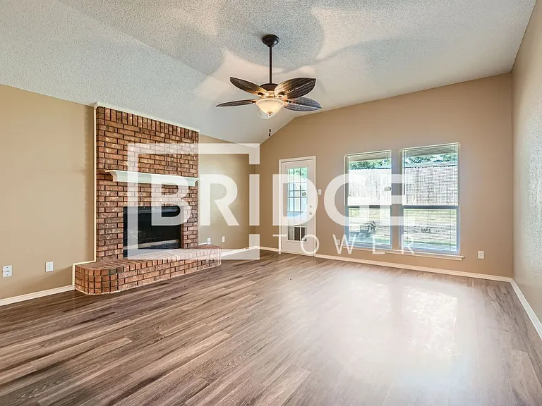 409 Kelley Ct — Photo 2