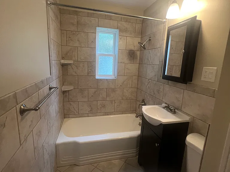 472 E 222nd St #1 — Photo 22