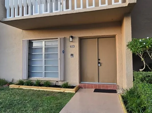 9400 SW 170th Street #204, Palmetto Bay, FL 33157