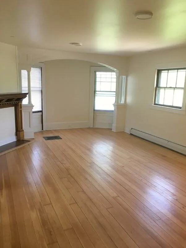 4 bed, 1.0 bath, $4,480 — Photo 2