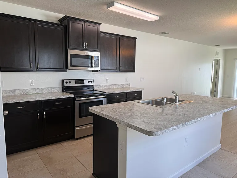 11477 SW Patterson St — Photo 2