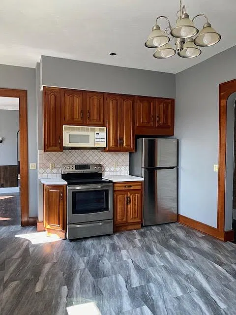 504 N McBride St — Photo 2