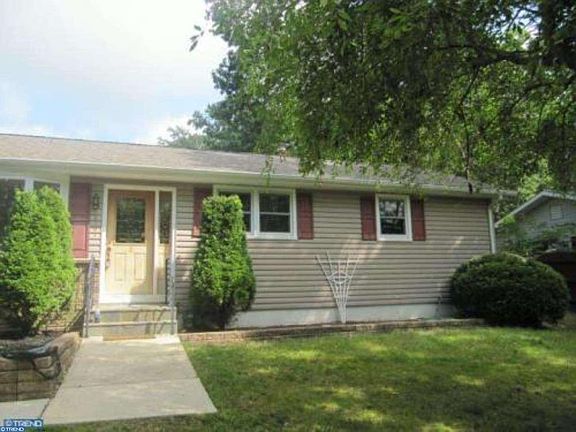2nd image of 2701 N Lakeshore Dr